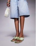 kitten heel toe thong sandal in sage