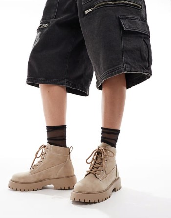 Exton lace up boots in nubuck taupe