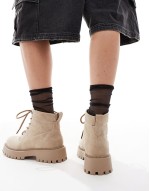 Exton lace up boots in nubuck taupe