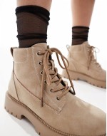 Exton lace up boots in nubuck taupe