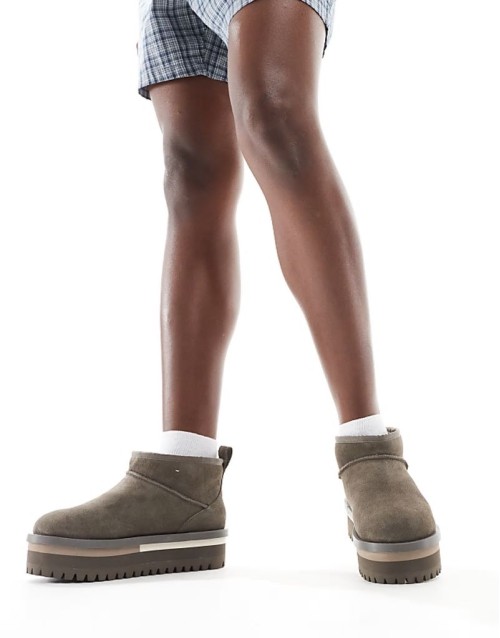 suede flatform boots in grey