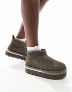 suede flatform boots in grey