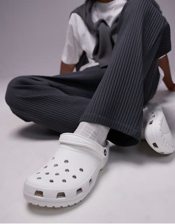Unisex classic clogs in white