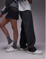 Unisex classic clogs in white