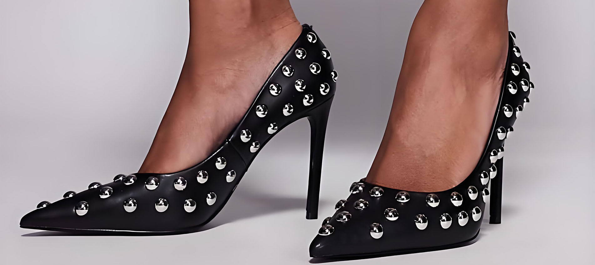 Thrives-S pointed court shoes with dome studs in black